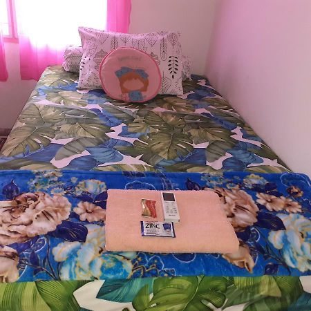 Almira Homestay Near Airport 잠비 외부 사진