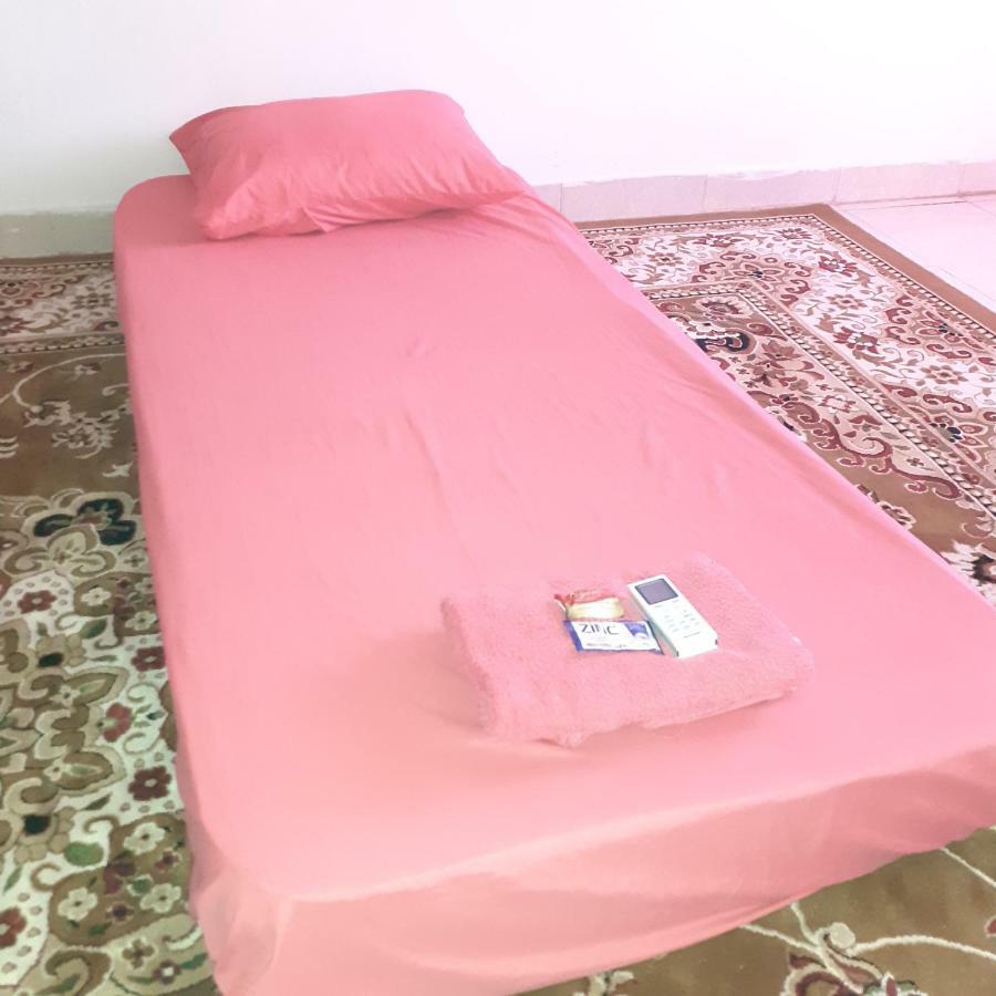 Almira Homestay Near Airport 잠비 외부 사진