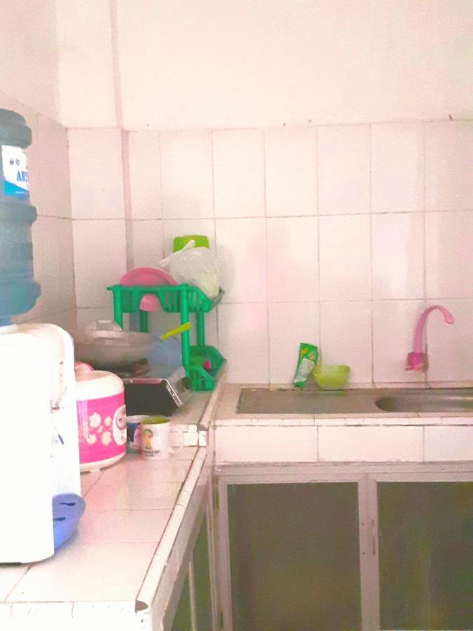 Almira Homestay Near Airport 잠비 외부 사진